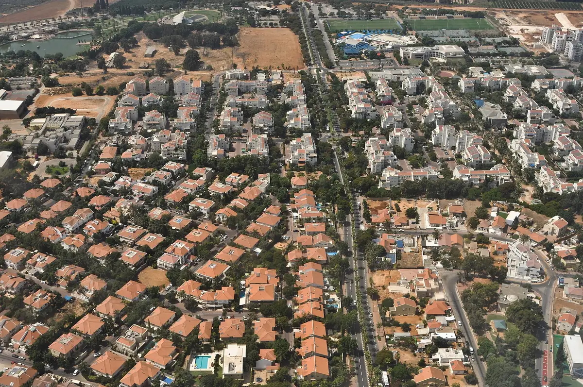 Aerial view of the Lev HaPark neighbourhood and the municipal swimming pool, Ra'anana