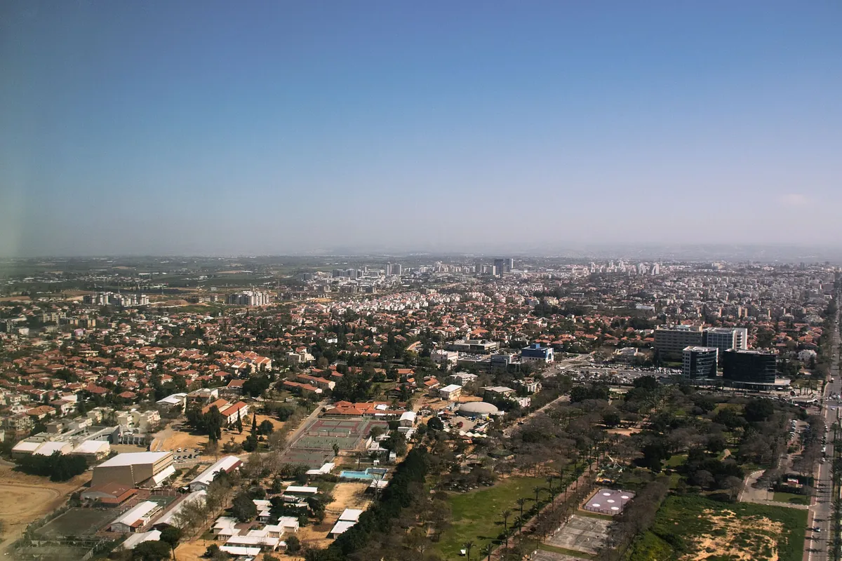 Aerial view of Ra'anana Park and the surrounding neighbourhoods (2015)
