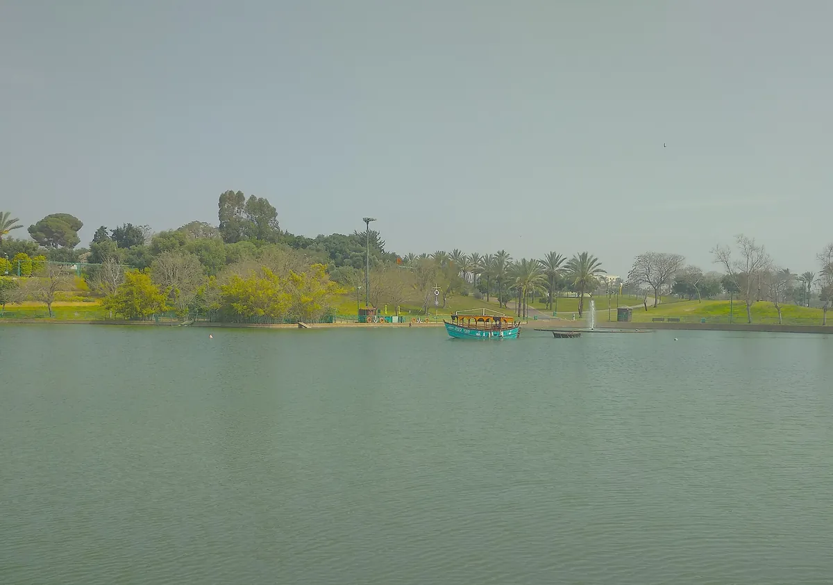 The lake in Ra'anana Park